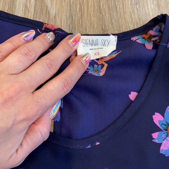 🌸Floral top - Picture 7 of 10